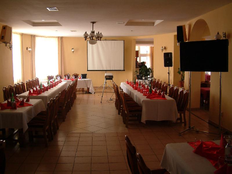 Cazare in Baia Mare - Hotel Restaurant DOUĂ VEVERIŢE - Baia Mare Cazare in Baia Mare - Hotel Restaurant DOUĂ VEVERIŢE - Baia Mare