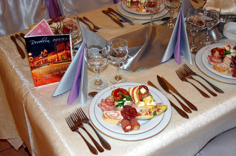 Cazare in Baia Mare - Hotel Restaurant DOUĂ VEVERIŢE - Baia Mare Cazare in Baia Mare - Hotel Restaurant DOUĂ VEVERIŢE - Baia Mare